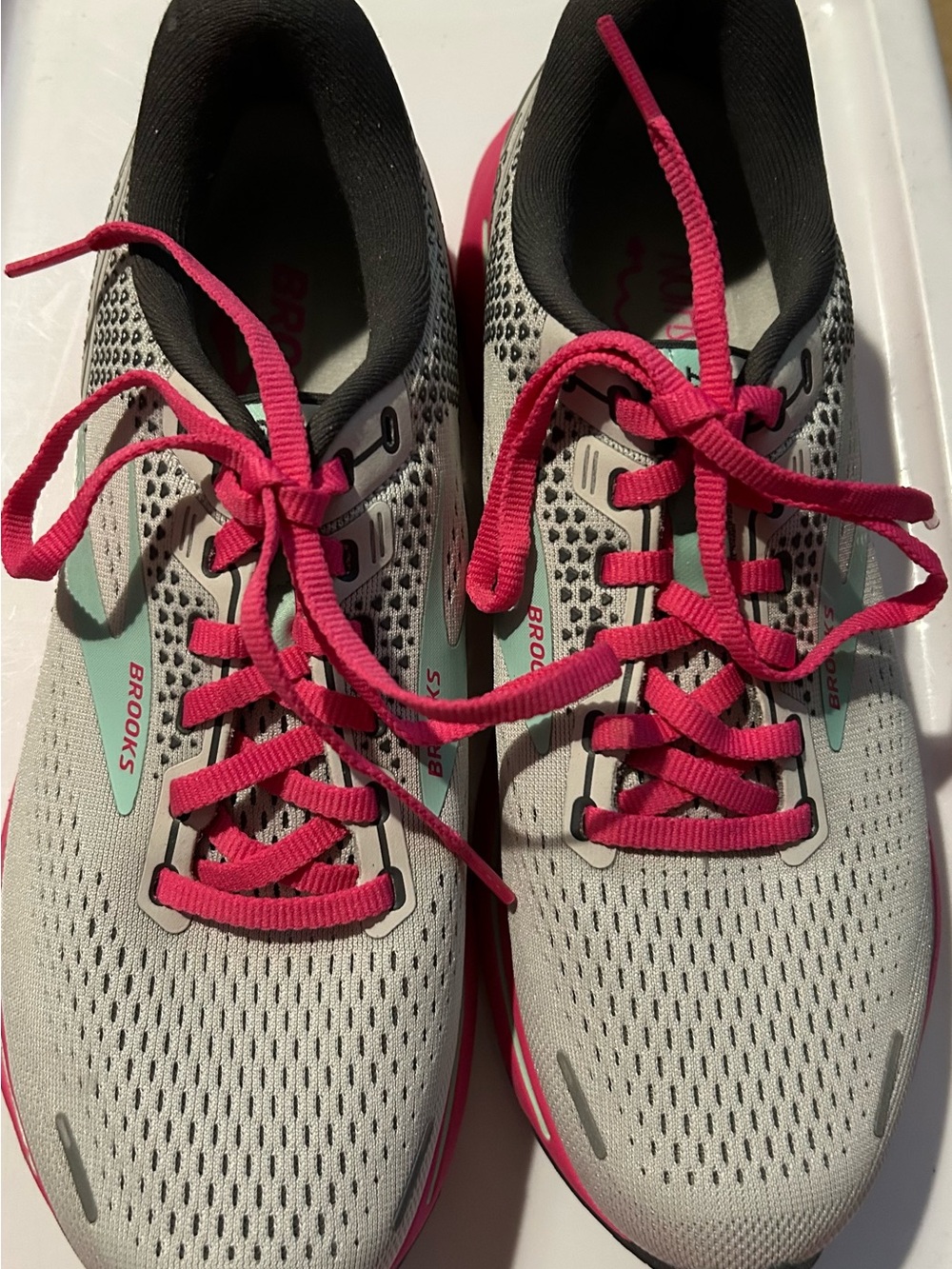 Brooks Women's Light Gray Running Shoes with Pink Accents